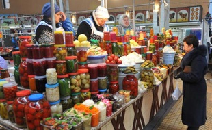 Un marché à Kiev, le 18 décembre 2013