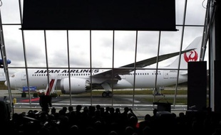 La compagnie nippone Japan Airlines (JAL) a indiqué vendredi qu'elle renonçait à 672 vols entre le 31 mars et le 31 mai, à cause des répercussions sur ses plans de l'immobilisation des Boeing 787 après de graves incidents.