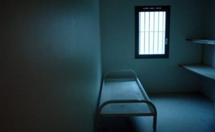 La CGT a demandé mercredi une "remise à plat" du fonctionnement des établissements pénitentiaires pour mineurs (EPM) à la suite du rapport très critique de la Commission nationale de déontologie de la sécurité (CNDS) sur le suicide d'un mineur à l'EPM de Meyzieu (Rhône).