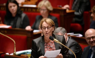 Les carrières et rémunérations des quelque 5 millions de fonctionnaires étaient au menu de discussions au long cours engagées lundi entre la ministre de la Fonction publique Marylise Lebranchu et les syndicats, dans un contexte de gel des salaires depuis 2010.