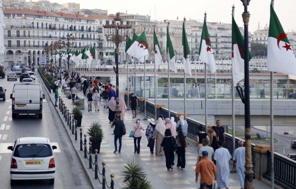 Algérie : Un bus tombe d'un pont à Alger, au moins 18 morts