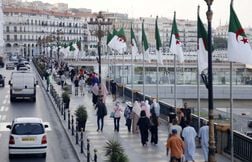 Un bus tombe d’un pont à Alger, au moins 18 morts