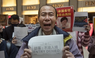 Manifestation à Hong Kong demandant la fermeture des frontières entre Hong Kong et la Chine pour éviter la propagation du coronavirus.