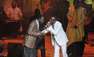 Thione Seck et Youssou Ndour, en 2012, à Dakar.