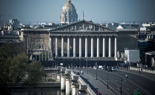 L’assemblée Nationale (Palais Bourbon) et le dôme des Invalides.