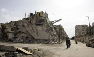 Baba Amr à Homs, "repaire des terroristes" pour le régime syrien, "coeur de la révolution" pour les contempteurs de Bachar al-Assad, est aujourd'hui peuplé de fantômes qui se déplacent en silence à travers les gravats de leurs maisons.