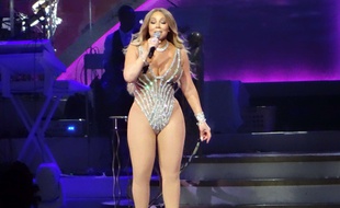 Mariah Carey fait le minimum sur scèné