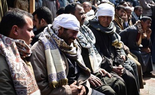 Des proches des Egyptiens coptes décapités en Libye par le groupe EI, se lamentent à l'annonce de la nouvelle le 16 février 2015 dans le village de Al-Awar (sud de l'Egypte)