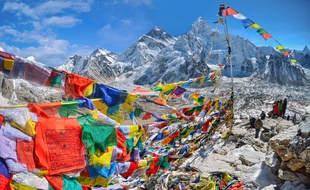 Le mont Everest est le point culminant de la Terre à 8.848 mètres d'altitude.