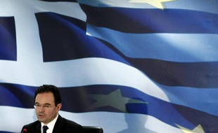 Le ministre grec des Finances George Papaconstantinou présente le plan de rigueur imposé par l'Union Européenne et le FMI à Athènes, Grèce, le 2 mai 2010.