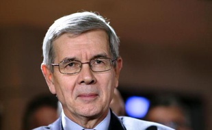 PSA Peugeot Citroën a prévu 21 millions d'euros pour la retraite chapeau de Philippe Varin, son actuel président du directoire qui doit être remplacé en 2014, a indiqué le constructeur mercredi confirmant des informations syndicales.
