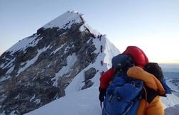 Everest, Mont Blanc… Pourquoi gravir des montagnes est devenu tendance ?