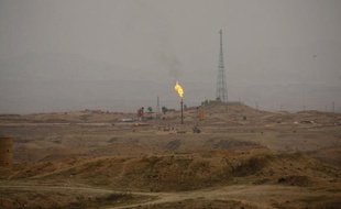 L'Iran va fournir à l'Afghanistan un million de tonnes par an de produits énergétiques (gazole, essence et kérosène), selon un accord signé lundi soir entre les deux pays à Téhéran, rapportaient mardi les médias iraniens.