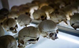 Les crânes de victimes du génocide rwandais à Nyamata, au Rwanda