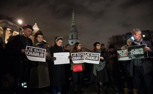 Rassemblement à Trafalgar Square à Londres le 7 janvier 2015 pour rendre hommage aux victimes de l'attentat au siège de Charlie Hebdo à Paris