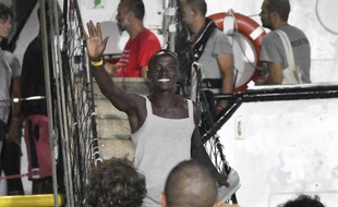 Après 19 jours à bord, plus de 80 migrants de l'Open Arms ont pu débarquer à Lampedusa le 20 août 2019.