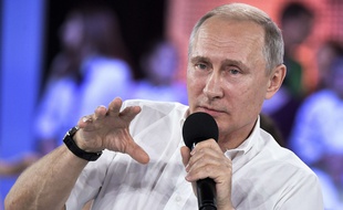 Le président russe, Vladimir Poutine, lors d'une séance de questions-réponses devant des étudiants à Sotchi , le 21 juillet 2017.