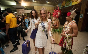 Les prétendantes au titre de Miss France 2016 arrivent à Tahiti le 22 novembre 2015.