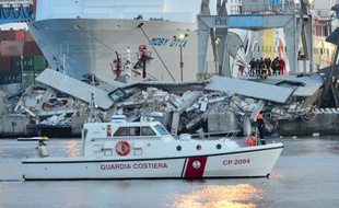 Un bateau est entré en collision peu après minuit avec une tour de contrôle dans le port de Gênes (nord-ouest de l'Italie), et plusieurs personnes sont tombées dans l'eau, dont trois sont mortes, une dizaine portées disparues et six blessées, ont indiqué les secours cités par les médias.