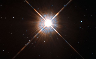 Proxima du Centaure photographiée par Huble en 2013. C'est autour de cette étoile que la nouvelle exoplanète observée serait en orbite.