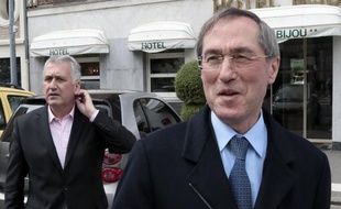 Claude Guéant a affirmé jeudi, à propos de Jean-Jacques Augier, trésorier de la campagne de François Hollande et actionnaire de sociétés aux îles Caïman, que la détention d'un compte à l'étranger n'était "pas irrégulière", mais que "ça ne fait pas bon effet non plus".