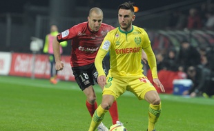 Guingamp's French midfielder Lionel Mathis (L) vies with Nantes' French midfielder Adrien Thomasson during the French L1 football match Guingamp vs Nantes on January 16, 2016 at the Roudourou stadium in Guingamp, western of France. AFP PHOTO FRED TANNEAU