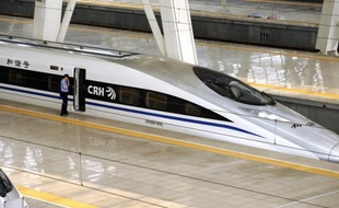 Un prototype de train à grande vitesse capable d'atteindre les 500 km/h a été dévoilé en Chine, marquant la volonté du pays de poursuivre son ambitieux programme ferroviaire malgré un accident qui avait fait 40 morts en juillet, ont rapporté mardi les médias d'Etat.