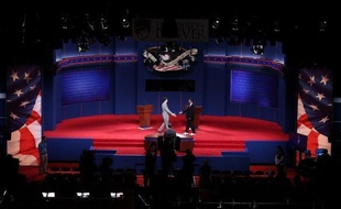 Barack Obama et Mitt Romney s'affrontent mercredi soir à Denver au Colorado (ouest) lors d'un premier débat télévisé, une épreuve à haut risque suivie par des dizaines de millions d'Américains.