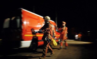 Un moniteur de plongée, porté disparu dimanche soir dans un gouffre à une cinquantaine de kilomètres au nord-ouest de Montpellier, a été retrouvé mort dans la nuit de dimanche à lundi, a-t-on appris auprès des pompiers.