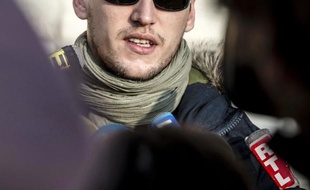 Gabriel Iacono, petit-fils de l'ex-maire de Vence Christian Iacono, s'exprime devant la presse, à la sortie du palais de justice de Lyon, le 16 mars 2015