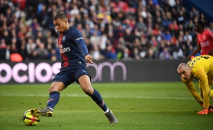 Il lui aura fallu 88 matchs pour marquer ces 50 buts. A 20 piges, Mbappé est on the road to une autre galaxie.