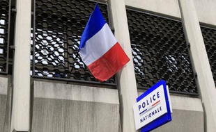 Illustration d'un commissariat de police.