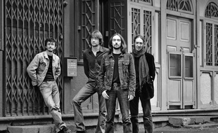 Le groupe Matmatah en 2005 lors d'un concert en Inde