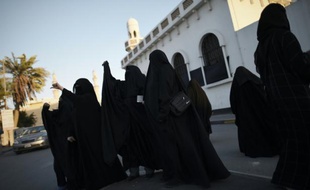 Des femmes manifestent dans le village de Daih, au Bahreïn, le 4 janvier 2016, après l'exécution du dignitaire et opposant chiite Nimr al-Nimr par les autorités saoudiennes