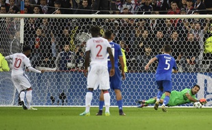 Gigi Buffon a arrêté un penalty de Lacazette et bien d'autres frappes encore lors de Lyon-Juventus (0-1) en Ligue des champions, le 18 octobre 2016.
