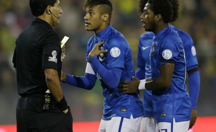 Neymar (au centre) a été exclu après une altercation à la fin du match perdu contre la Colombie, le 18 juin.