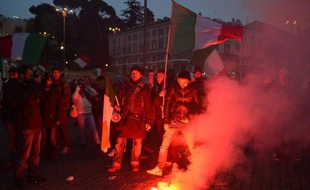 "Ni de droite ni de gauche", des milliers de manifestants venus défendre "les Italiens qui ne tiennent même pas jusqu'à la troisième semaine du mois", ont réclamé mercredi à Rome la fin de l'austérité et le départ du gouvernement d'Enrico Letta.