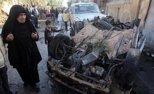 Des kamikazes ont attaqué jeudi un bâtiment gouvernemental à Bagdad et pris des otages qui ont été libérés quelques heures plus tard par les forces de sécurité, alors que le bilan des violences en Irak a dépassé les 900 morts en janvier.