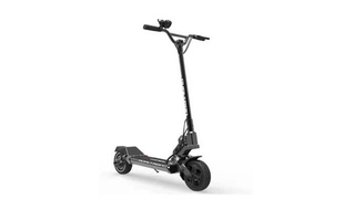 Pendant les soldes d'hiver 2021, profitez de 10 % de réduction sur deux trottinettes électriques MiniMotors chez Darty.