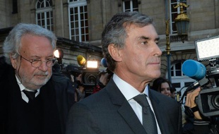 Jérôme Cahuzac et son avocat Jean-Alain Michel à la sortie du tribunal le 8 février 2016 à Paris
