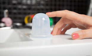 La Cellu-cup a été inventée par Chantal Faivre, inspirée par les ventouses chinoises en verre