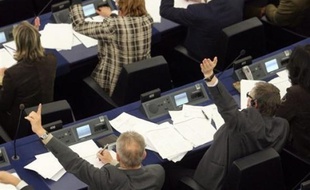 Les eurodéputés ont donné mercredi leur accord de principe à des sanctions contre des employeurs de clandestins dans l'UE, entreprises comme particuliers, qui complètent l'arsenal européen de lutte contre l'immigration illégale.