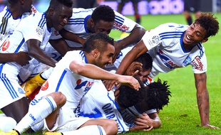 Les joueurs de l'OM célèbrent leur victoire contre Bordeaux (3-1), le 23 novembre 2014 au stade Vélodrome.