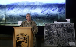Le général américain John Campbell, lors de la présentation du rapport du Pentagone sur le raid de Kunduz, à Kaboul, le 25 novembre 2015