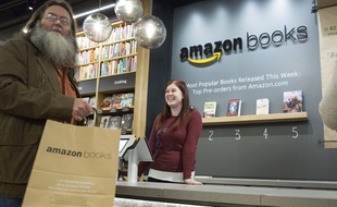 Une librairie Amazon a ouvert à Seattle à l'automne 2016.