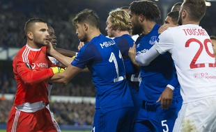 Anthony Lopes, Lucas Tousart et l'OL ont notamment participé à un début de bagarre mémorable contre Everton, en octobre à Goodison Park. SIPA