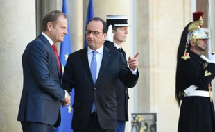 Le président du Conseil européen Donald Tusk reçu par le président François Hollande le 23 novembre 2015 à l'Elysée à Paris