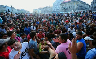 Des milliers de migrants installés devant la gare de Budapest, le 2 septembre 2015 en Hongrie
