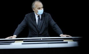 Le professeur précise avoir démissionné de son plein gré.