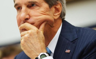 La Syrie dispose d'environ "1.000 tonnes" de différents agents chimiques stockés dans les zones sous contrôle du régime syrien "les plus sûres", a affirmé mardi le chef de la diplomatie américaine John Kerry.